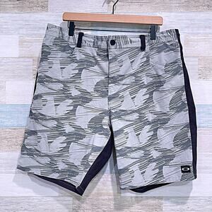OAKLEY RC Everywhere Hybrid Short Gray Black DWR Nylon Stretch Mens 38